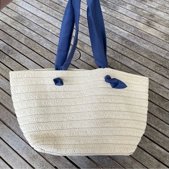 Neiman Marcus Straw Tote Bag NAVY Fabric Straps Natural Beige Rattan  Beach - Picture 8 of 10